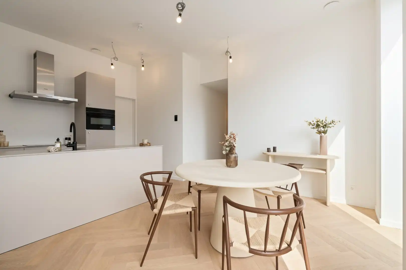 Luxueus penthouse duplex te koop in Oostende in Villa Rembrandt met terras, karaktervolle renovatie en moderne afwerking foto 4