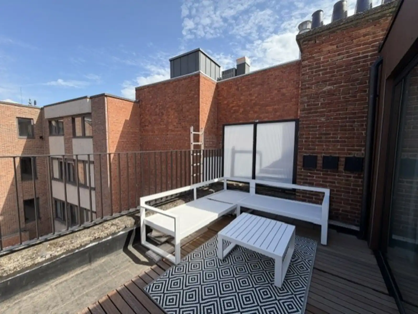 Gemeubelde duplex met airco en terras te huur voor 3 maanden foto 16