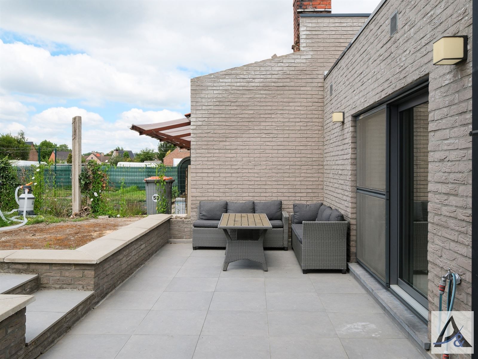 Instapklare gezinswoning met tuin en garage in hartje Munsterbilzen foto 4