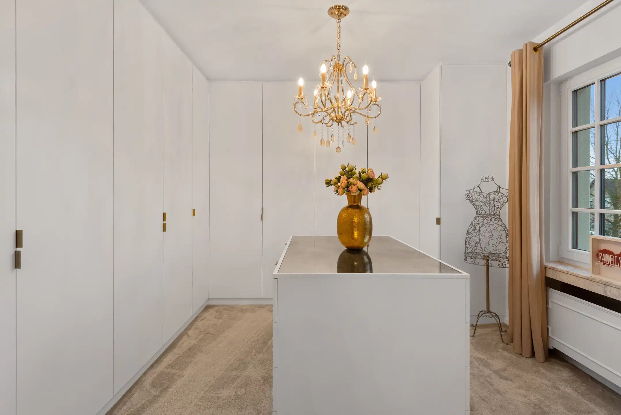 Unieke volledig gerenoveerde Villa met 5 slaapkamers, 2 badkamers, garage, groot terras, ruime tuin, zwembad, fitnessruimte en oprit op een terrein van 16 are 80 ca foto 15