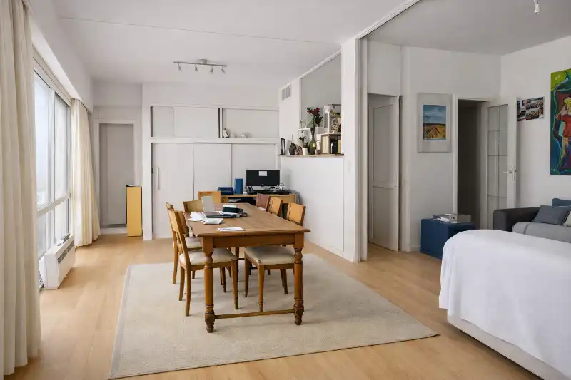 Te renoveren hoekappartement met groot terras – Residentie Twenty One, Oostduinkerke foto {{pictureIndex}}