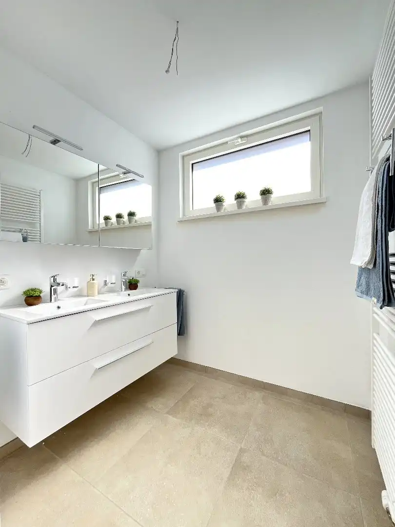 Ruime 3-slpkr woning met tuin & garage foto 17