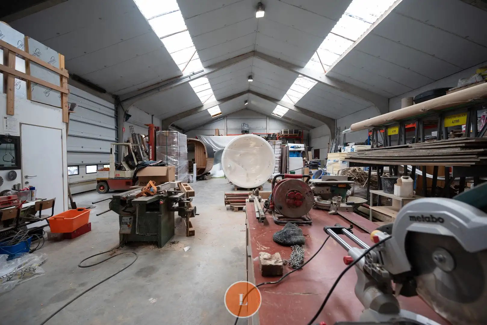 Loods van  360m² op 5513m² grond in industriegebied foto 3