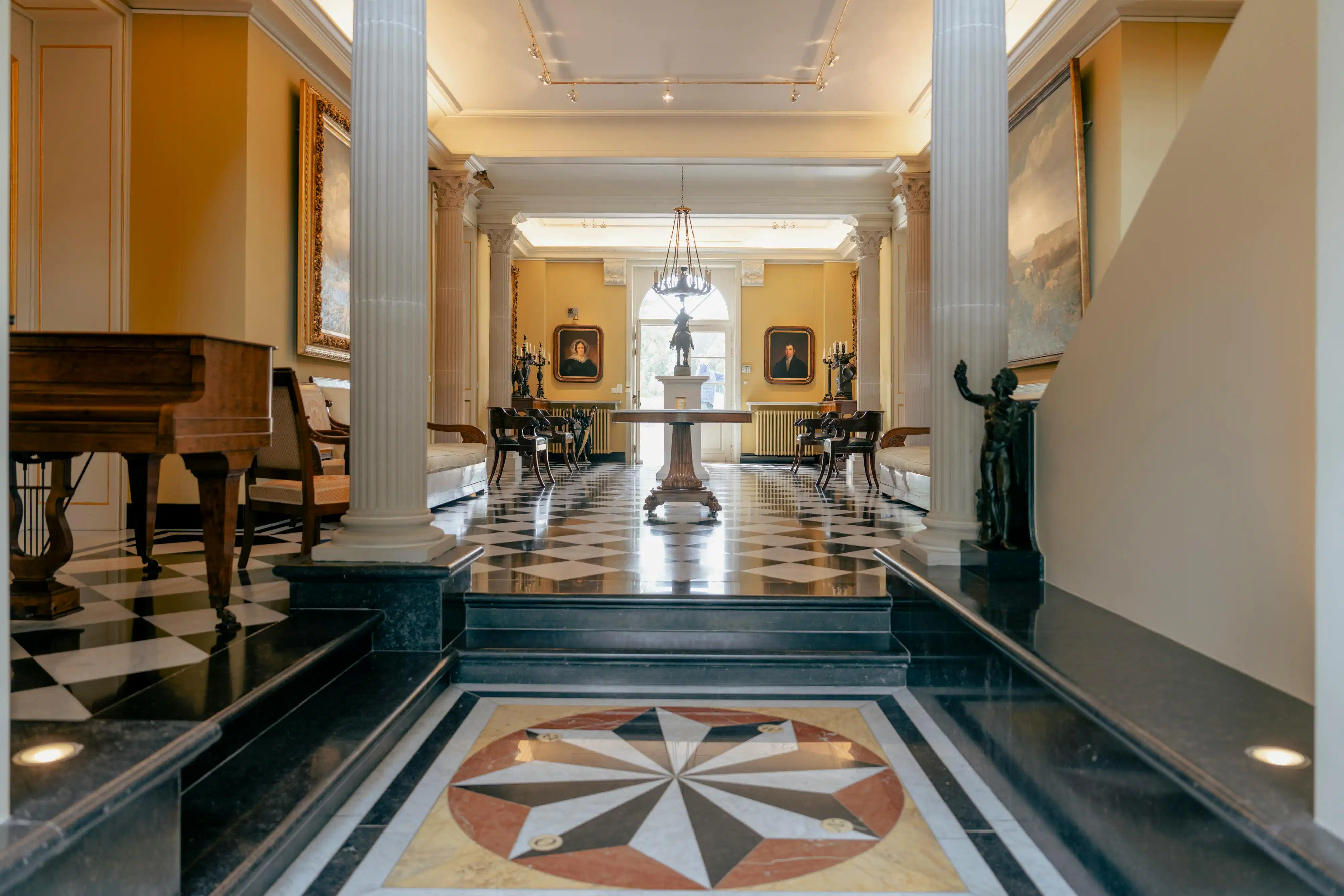 Uniek historisch kasteel op 9 hectare te koop in Geluveld foto 17