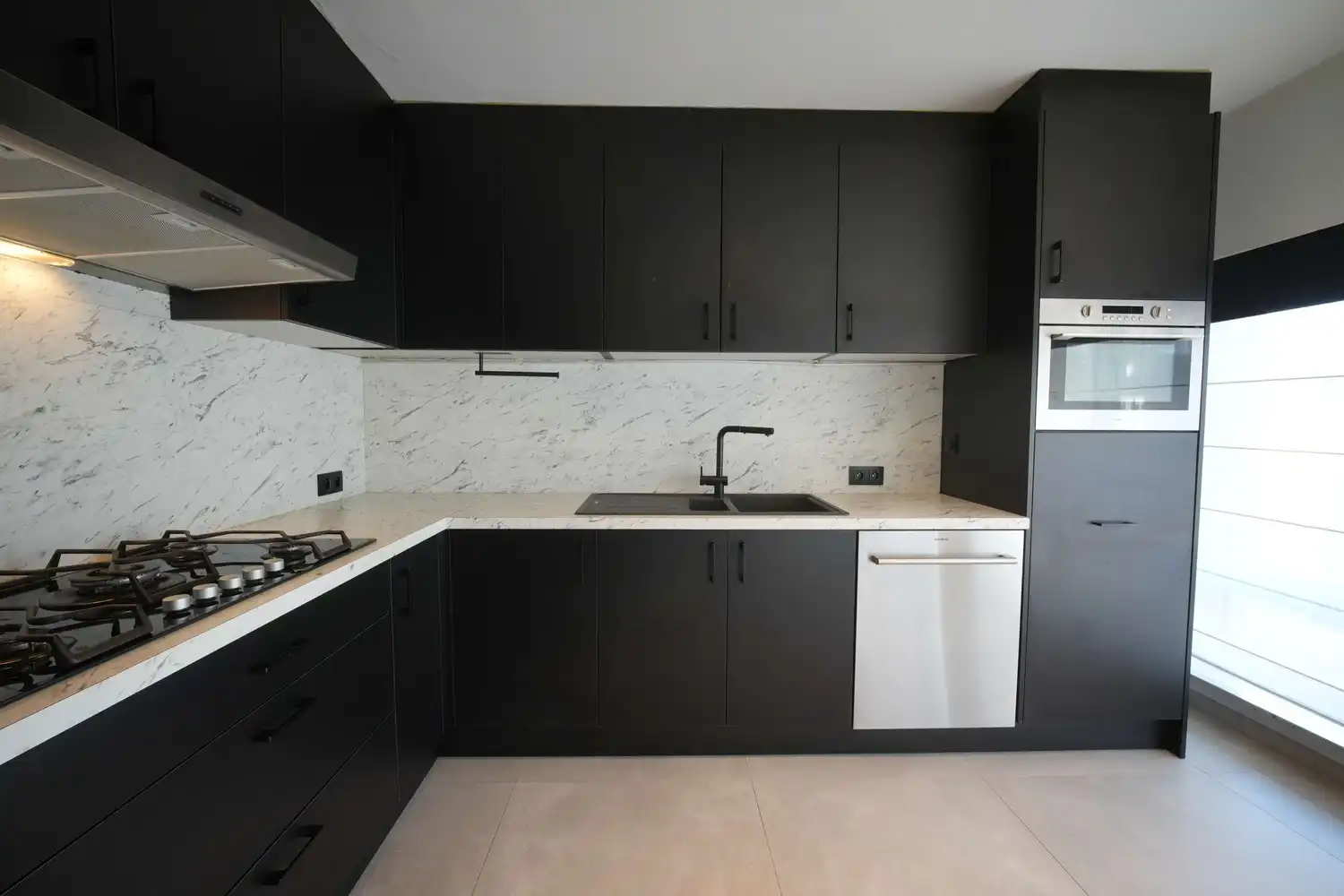 Ruim 3-slaapkamerappartement nabij centrum Genk met optie garage foto 7