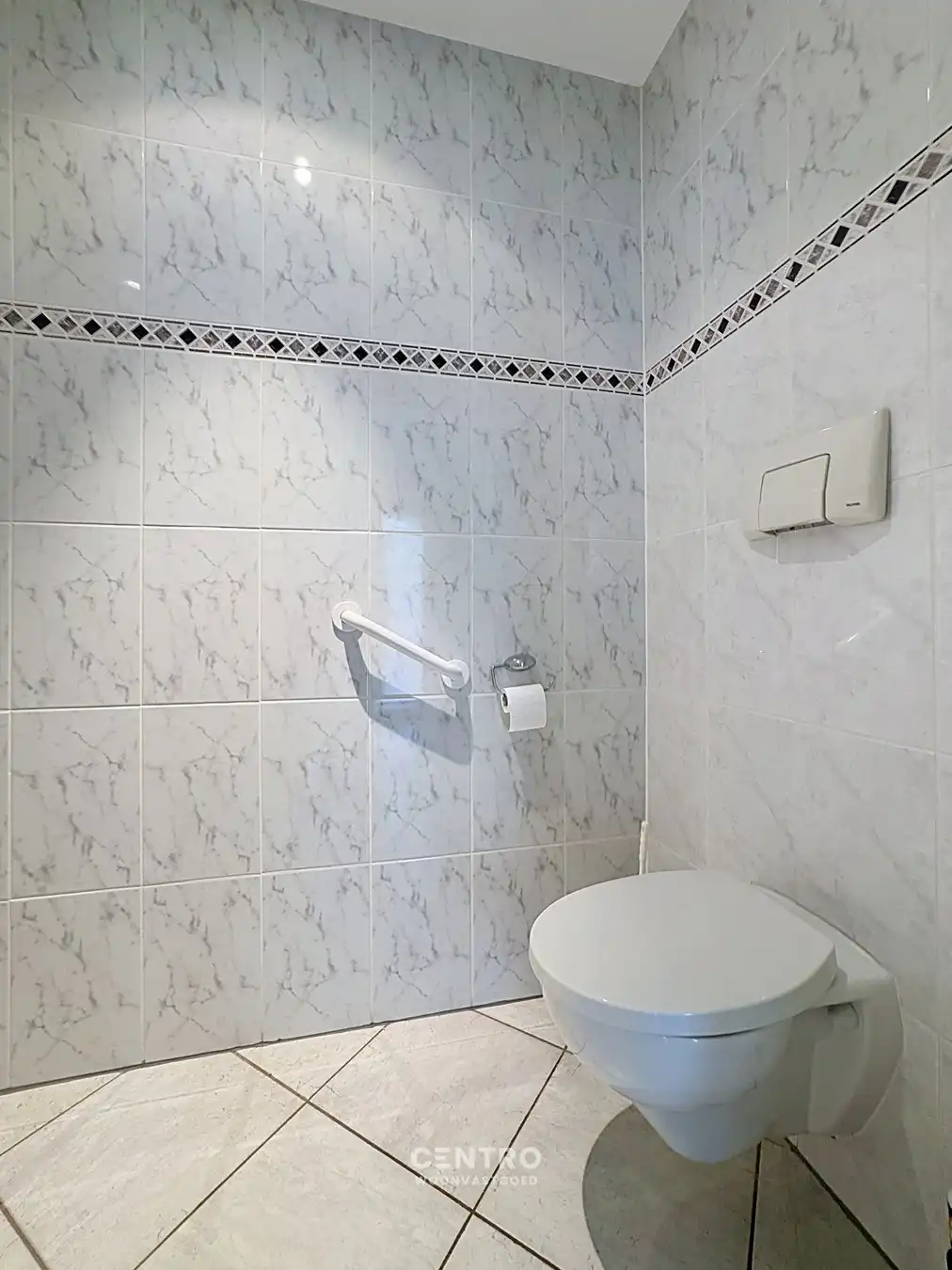 Ruime woning met opslagruimte in aangename omgeving! foto 27