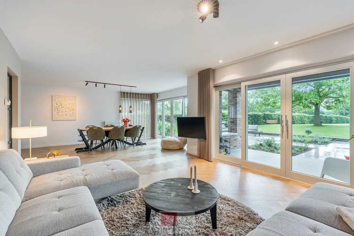 Instapklare gezellige vrijstaande woning met een woonopp. van circa 185 m2 op een perceel van 17a53ca foto 19