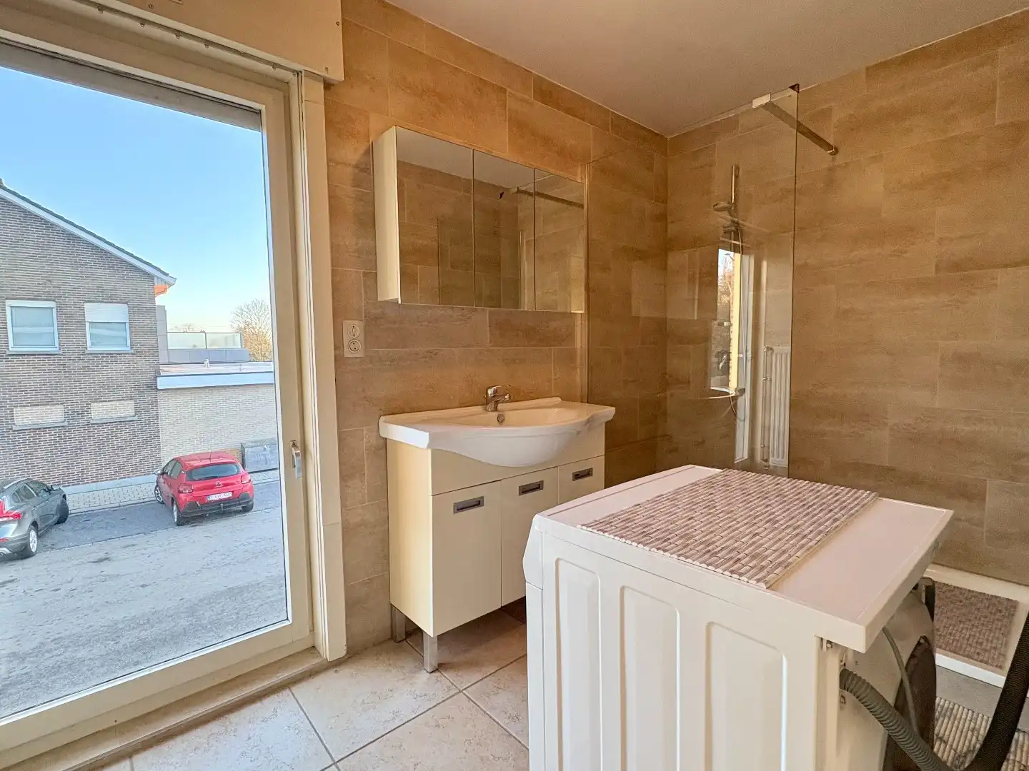 Grote hoekwoning te koop in de Bosmolens te Izegem met 3 slaapkamers, ruime tuin en een zolder met veel mogelijkheden. foto 11