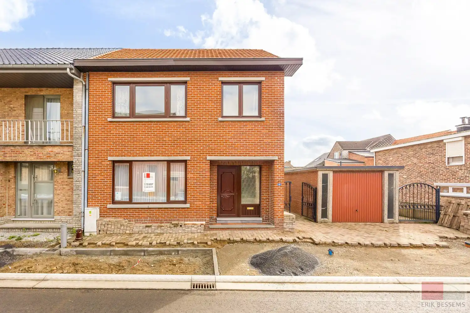 Hoofdfoto van de publicatie: Leuke te renoveren halfopen bebouwing met potentieel en 3 ruime slaapkamers.