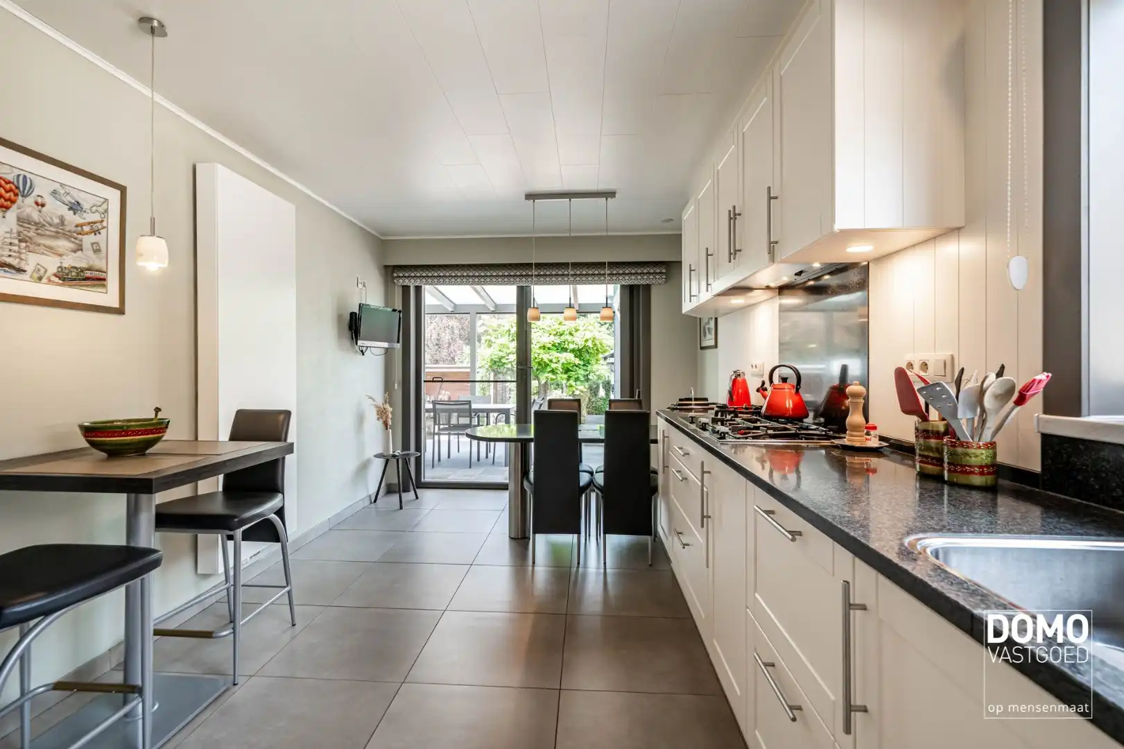 GERENOVEERDE, INSTAPKLARE GEZINSWONING MET 4 SLAAPKAMERS TE TUILT foto 7