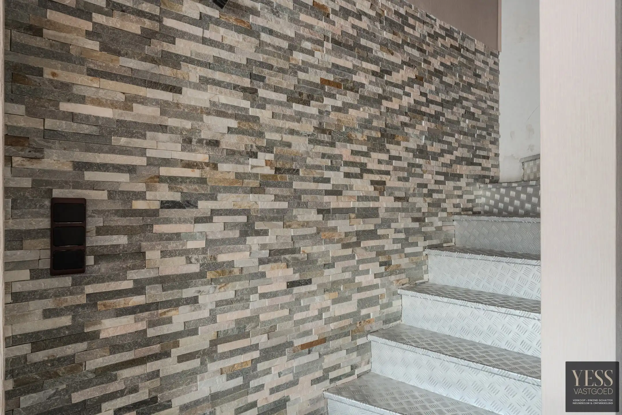 Uniek penthouse + magazijn/atelier en ruim terras Oudenburg! foto 10