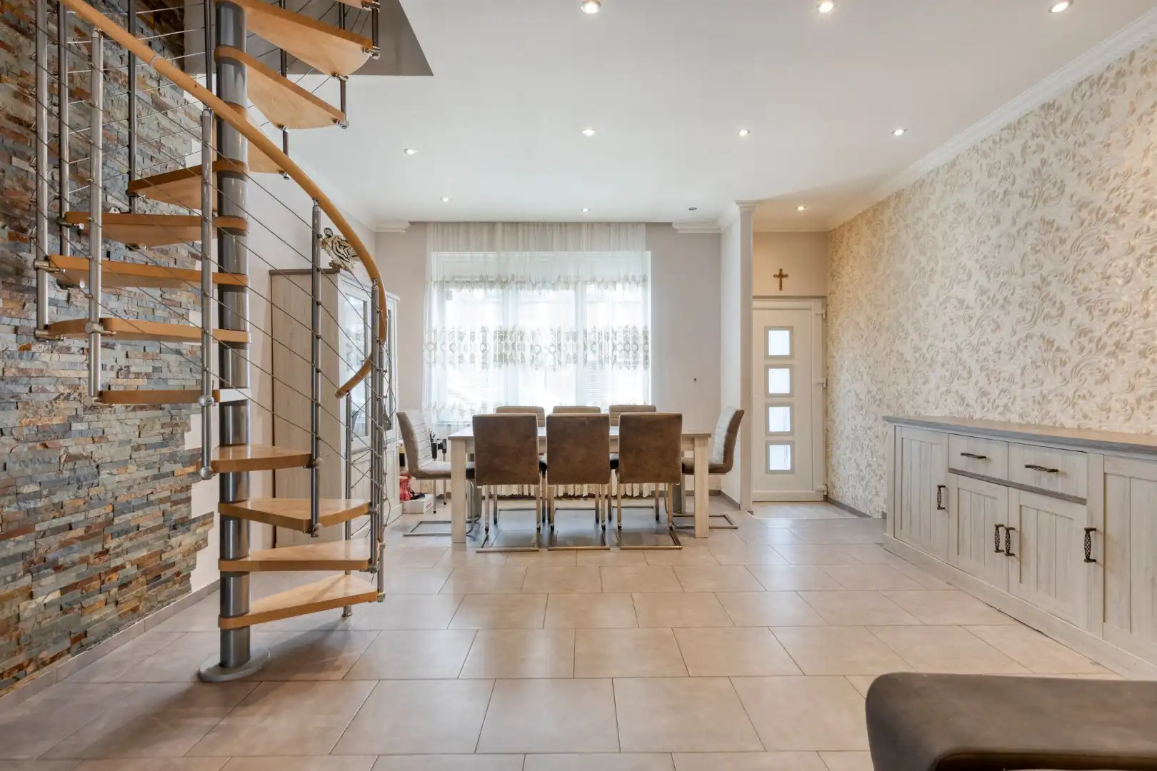 Rustig gelegen rijwoning met 3 slaapkamers en tuin foto 4