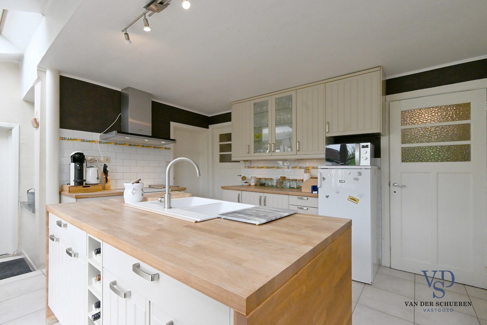 Charmante woning op royaal perceel van 1.618 m² foto 8
