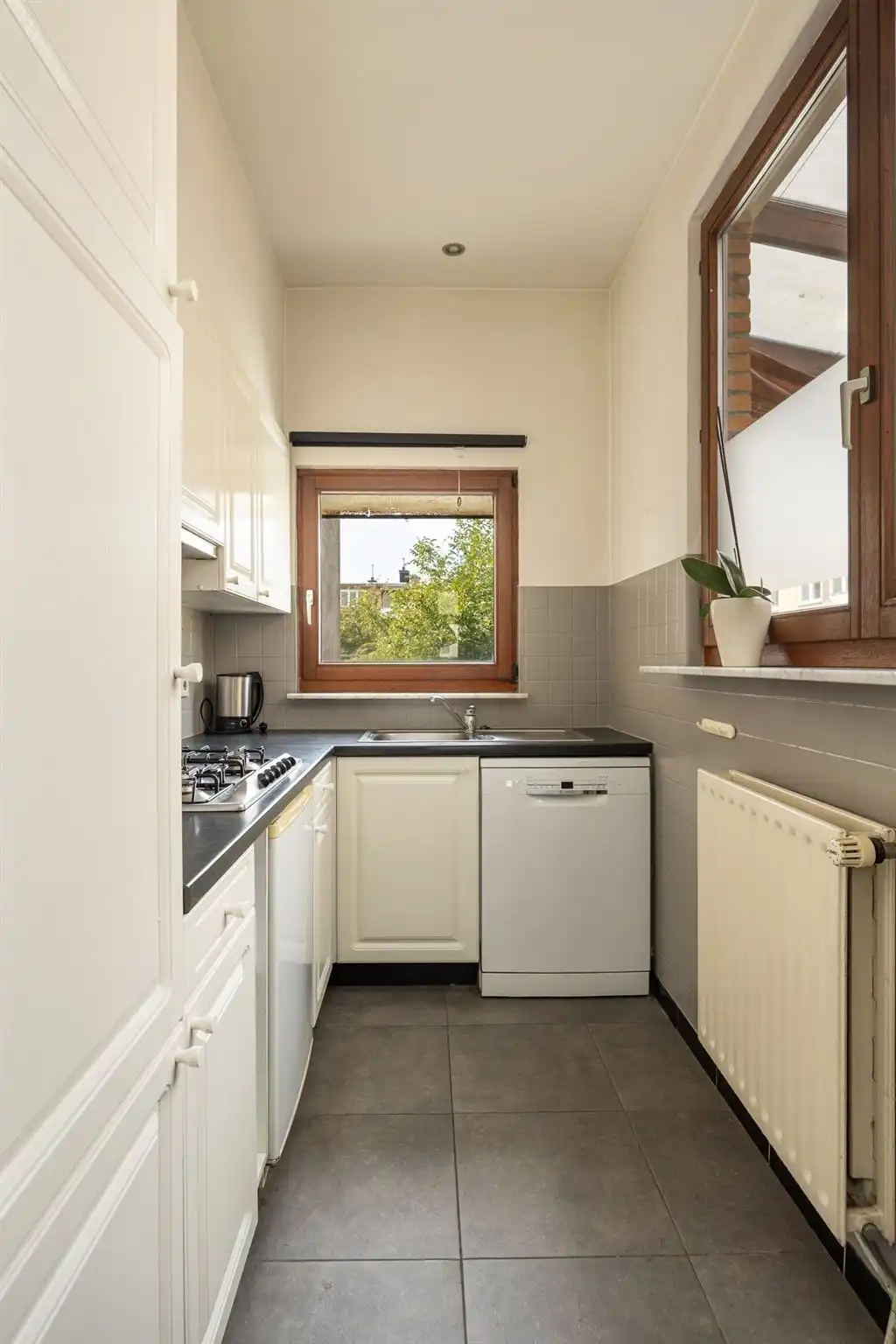 Instapklaar huis met ruime tuin  foto 7