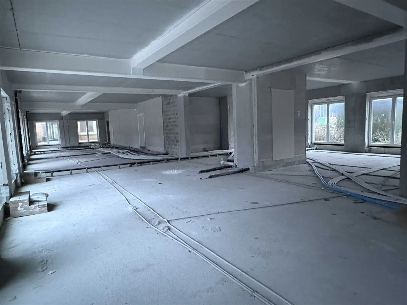 Gelijkvloers van 707m² (of 3 kleinere units) foto 6