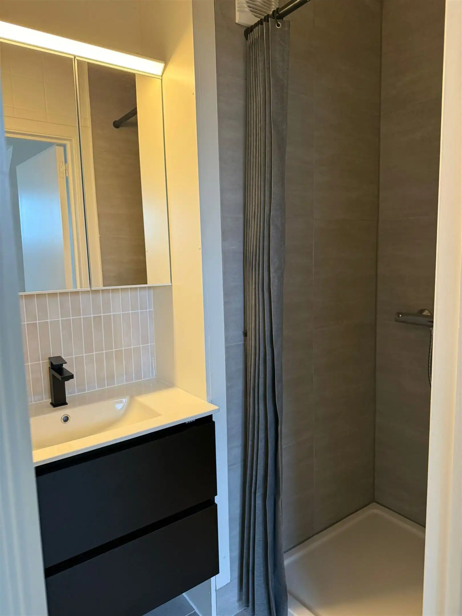 TE HUUR: Dakappartement met 1 slaapkamer in Hasselt! foto 10