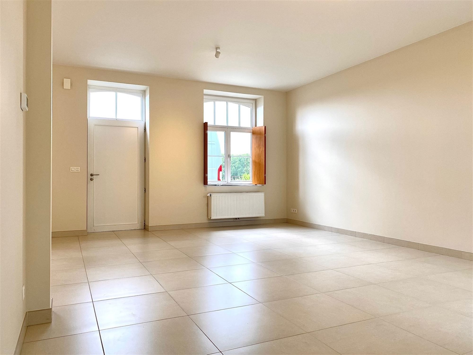 Charmante WONING (open bebouwing) met 3 SLAAPKAMERS, TUINTJE & TERRAS, zowel voor- als achteraan een OPEN GROEN ZICHT foto 5
