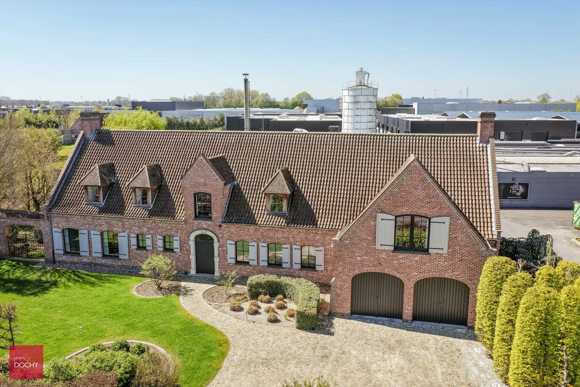 Instapklare ruime villa met grote garage en bijgebouw foto 25
