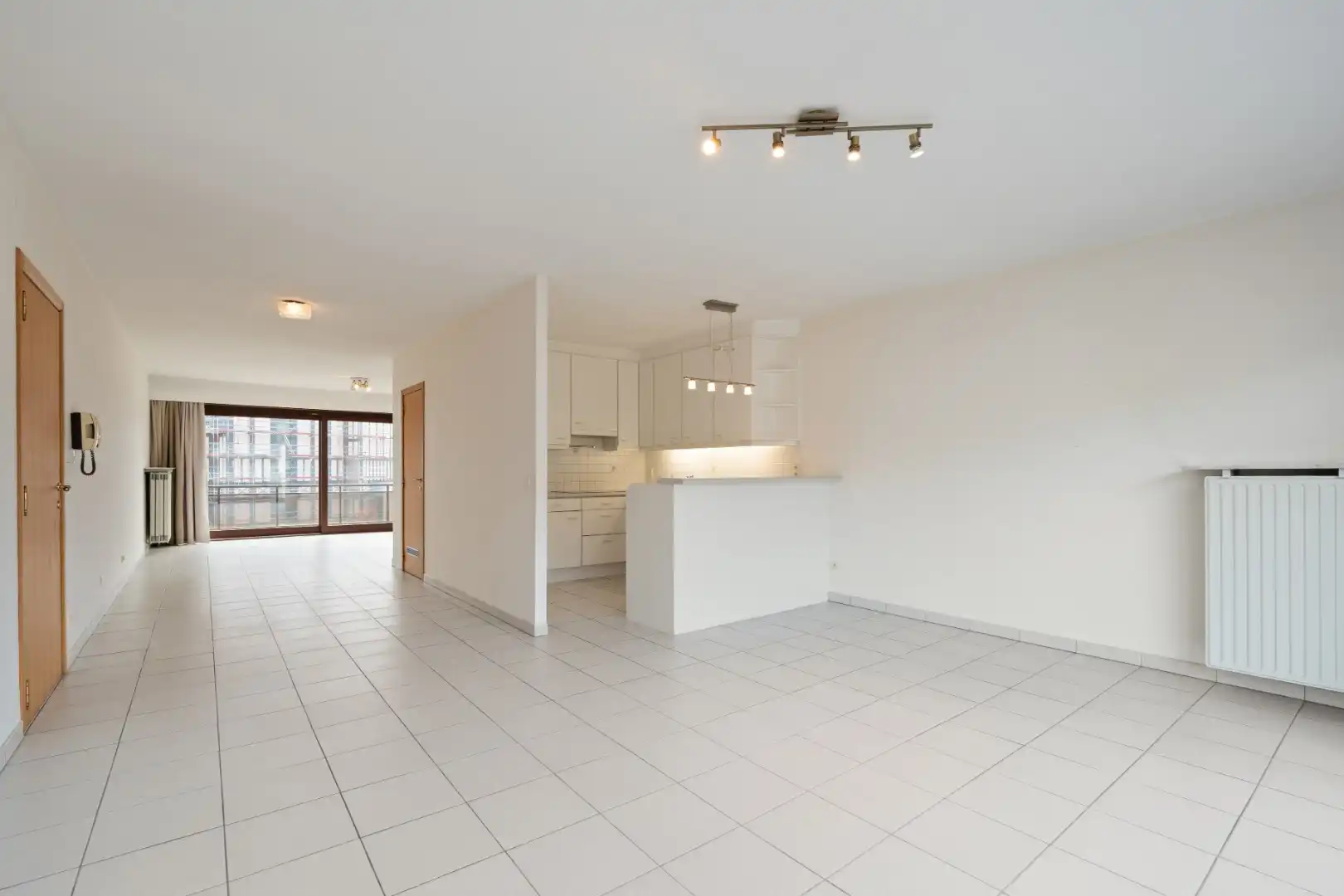 ZONGERICHT WOONAPPARTEMENT OP 100 METER VAN DE ZEEDIJK foto 3