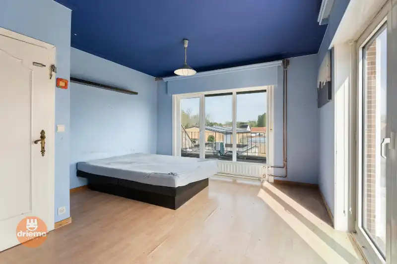 Ruime woning met handelspand foto 3