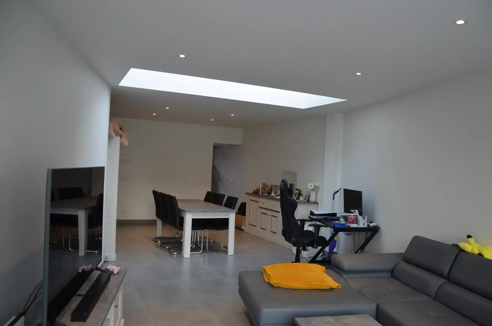 Volledig gerenoveerde, energiezuinige en instapklare rijwoning met garage, tuin en zonnepanelen in Roeselare foto 4