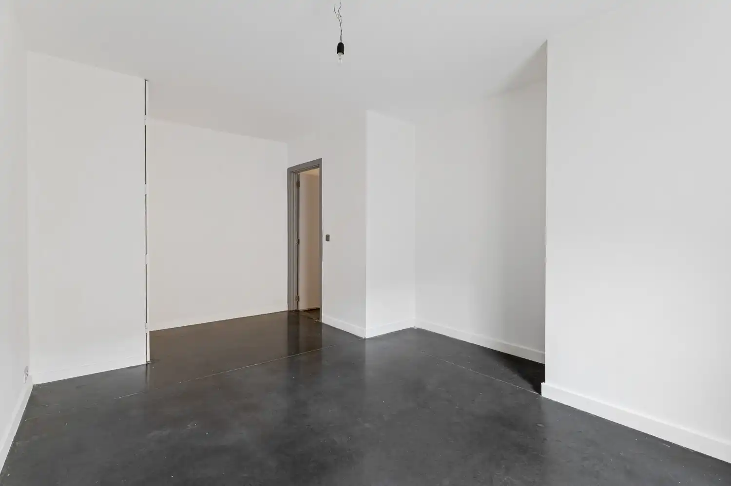 Ruim gelijkvloersappartement met 2 slpk en terras foto 13