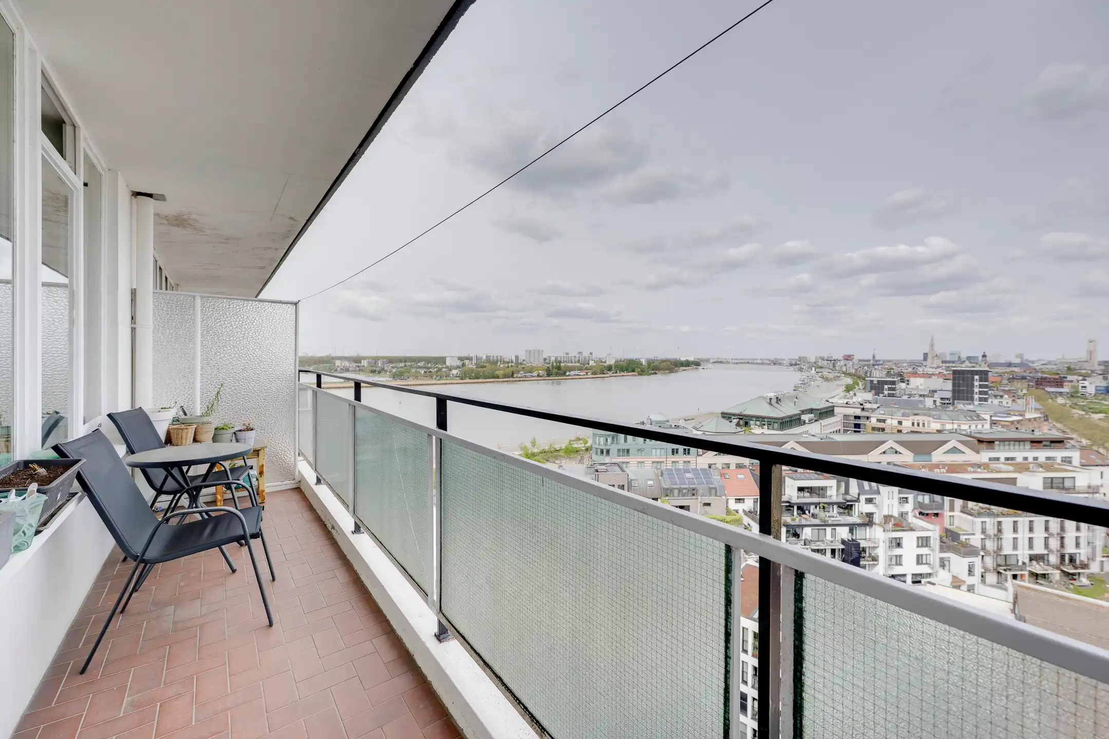 Studio met terras & panoramisch zicht op topligging foto 3