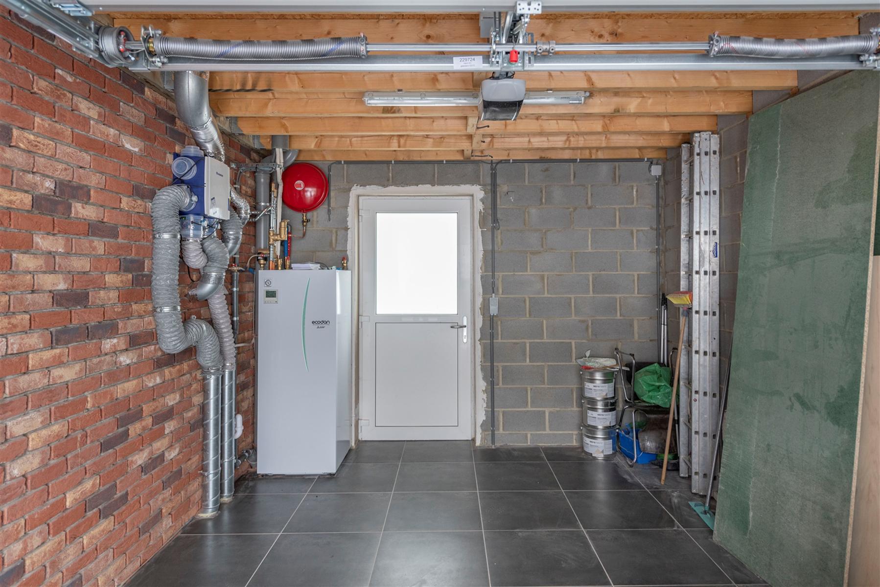 Energiezuinige woning met inpandige garage.  foto 17