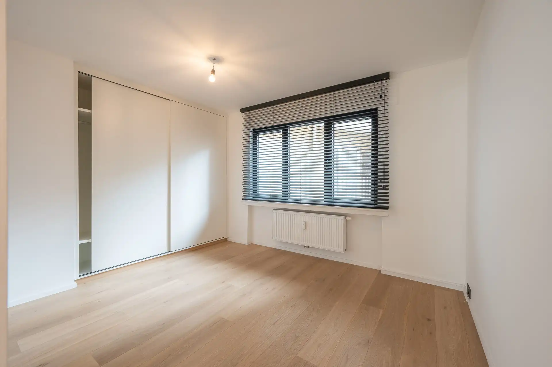 Ongemeubeld: Ruim en gerenoveerd appartement met zonneterras en zijdelings zeezicht! foto 12