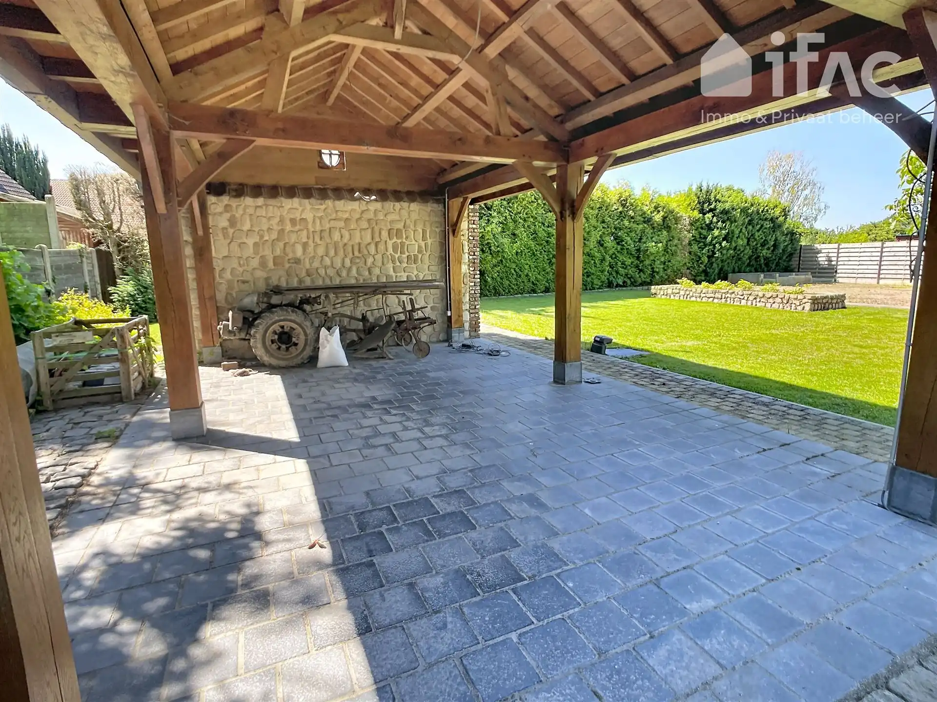 Heel ruime woning met 4 slpks, leefveranda, 54 zonnepanelen foto 8