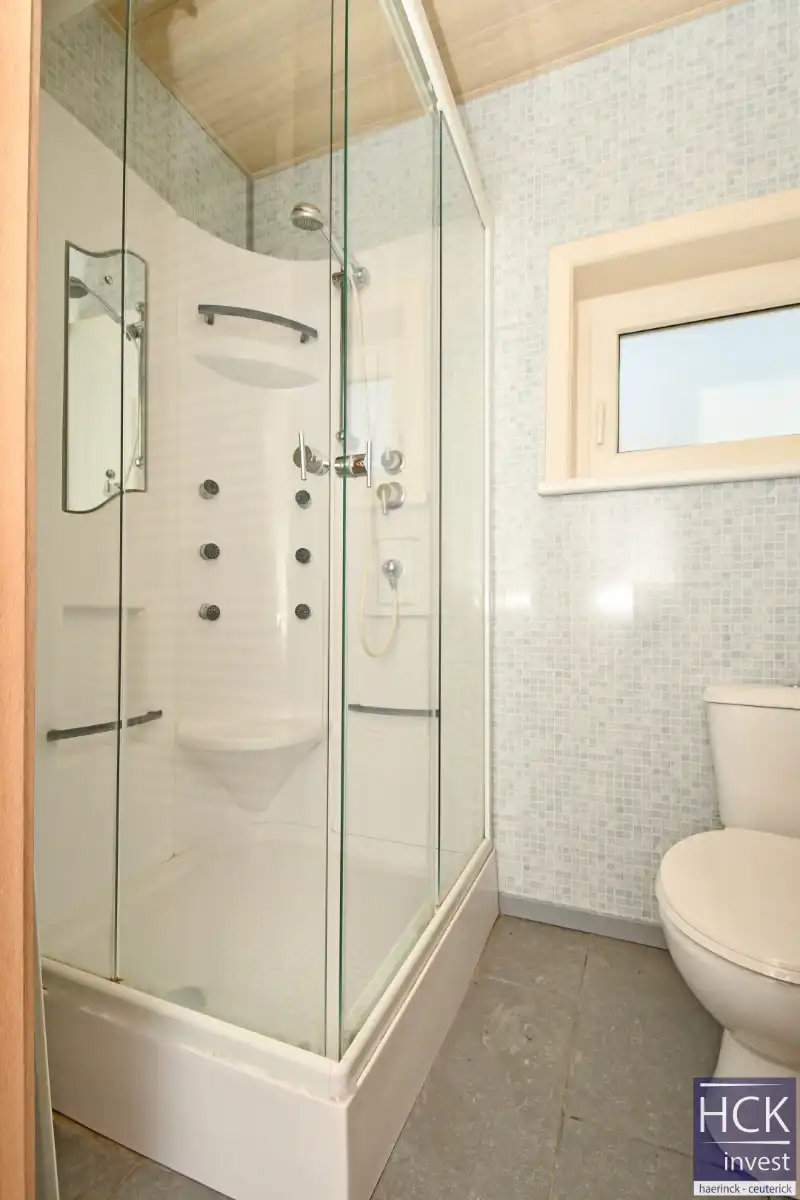 WAREGEM – Toffe gerenoveerde woning met tuin en garage vlakbij centrum foto 5