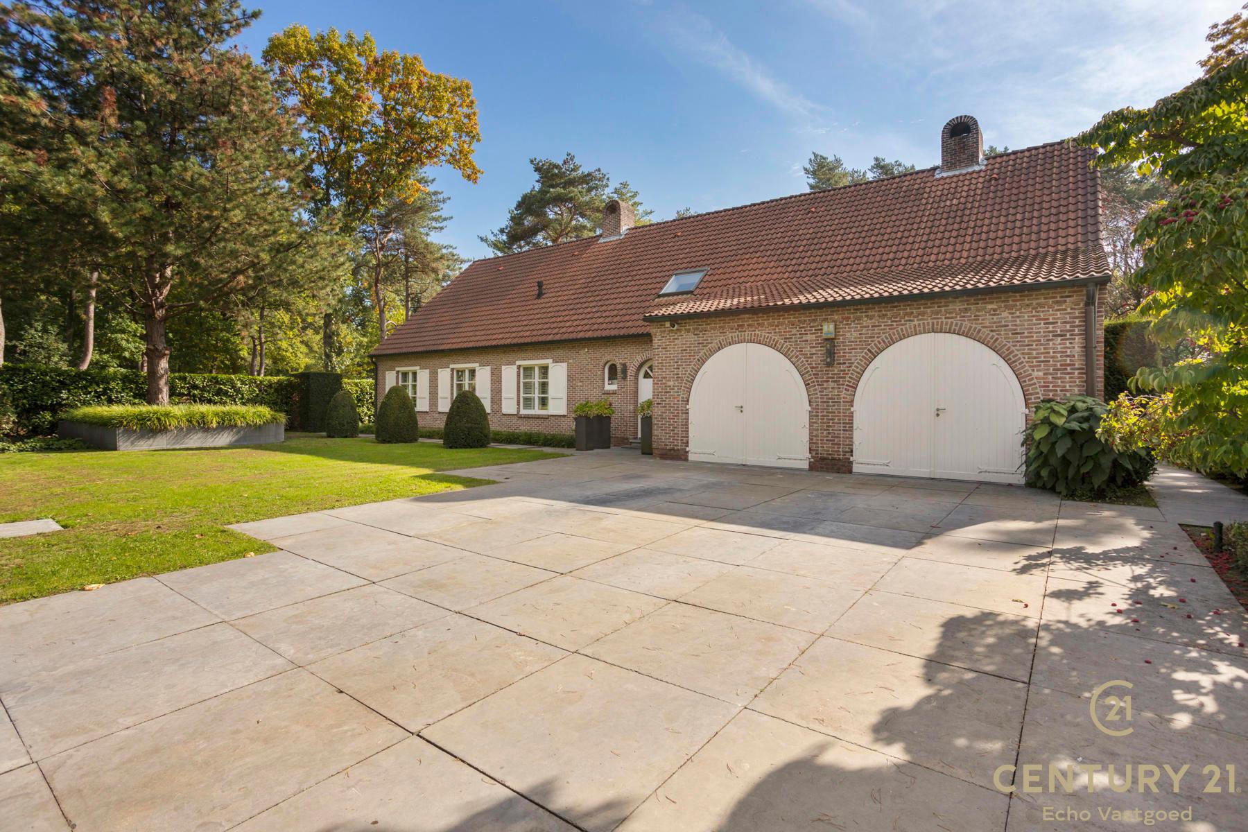 Gelijkvloerse villa met véél mogelijkheden op ca 2630m² foto 33