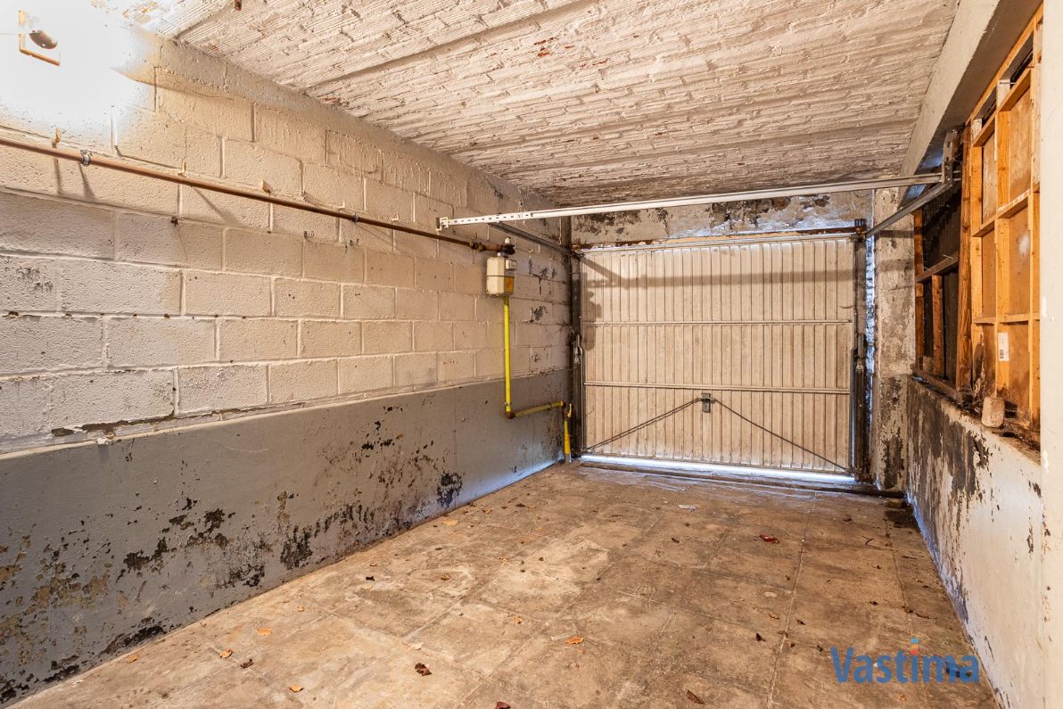 Te renoveren gezinswoning met potentieel op een gunstige locatie foto 24