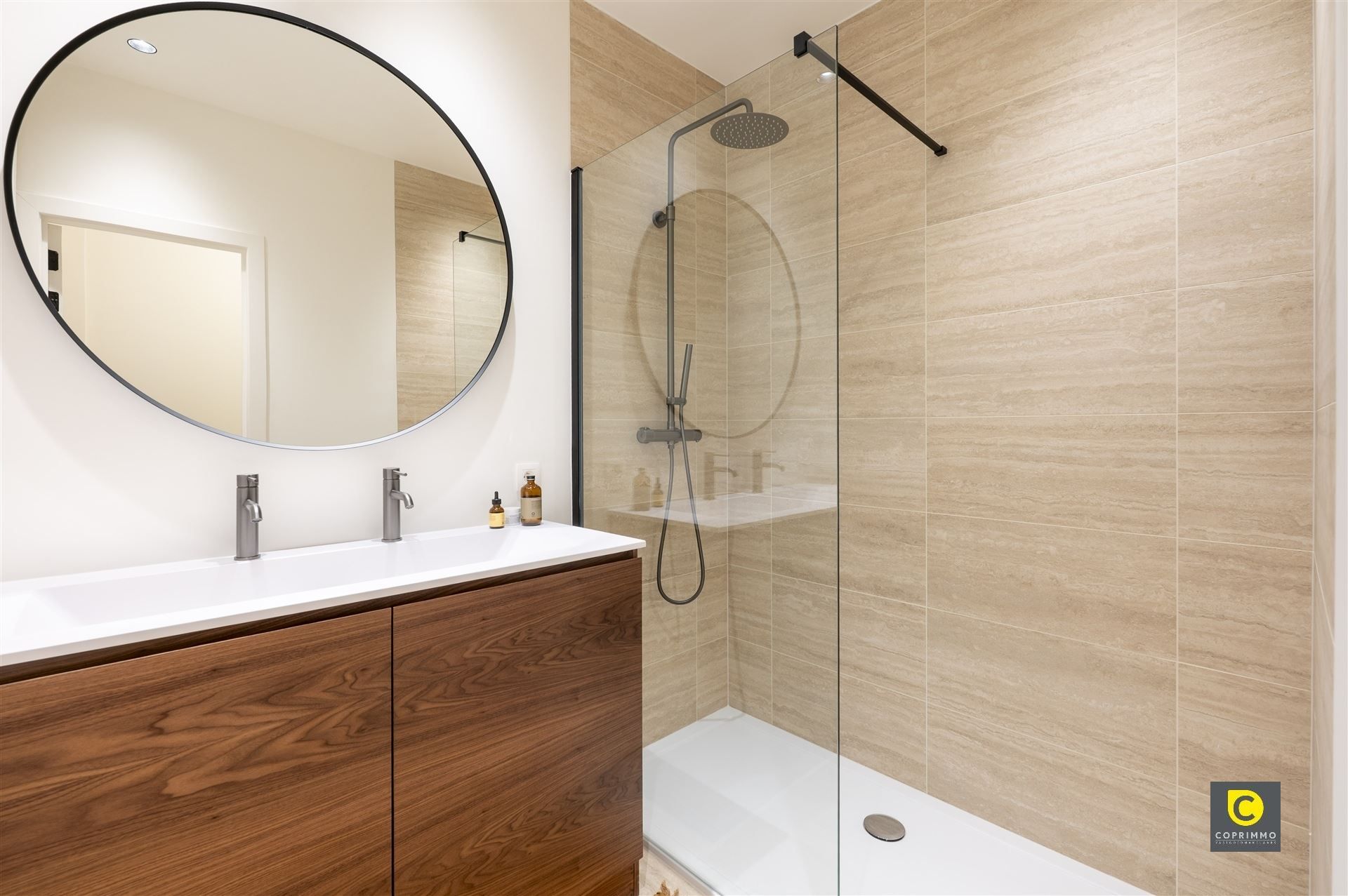 Prachtig 2 slaapkamer app foto 11