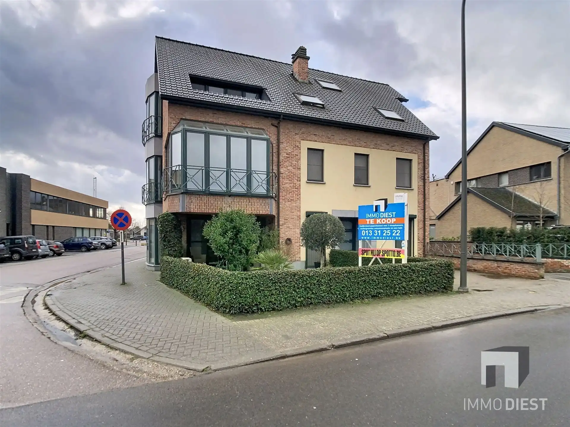 Topligging: gelijkvloers appartement mét garage en kelder foto 2