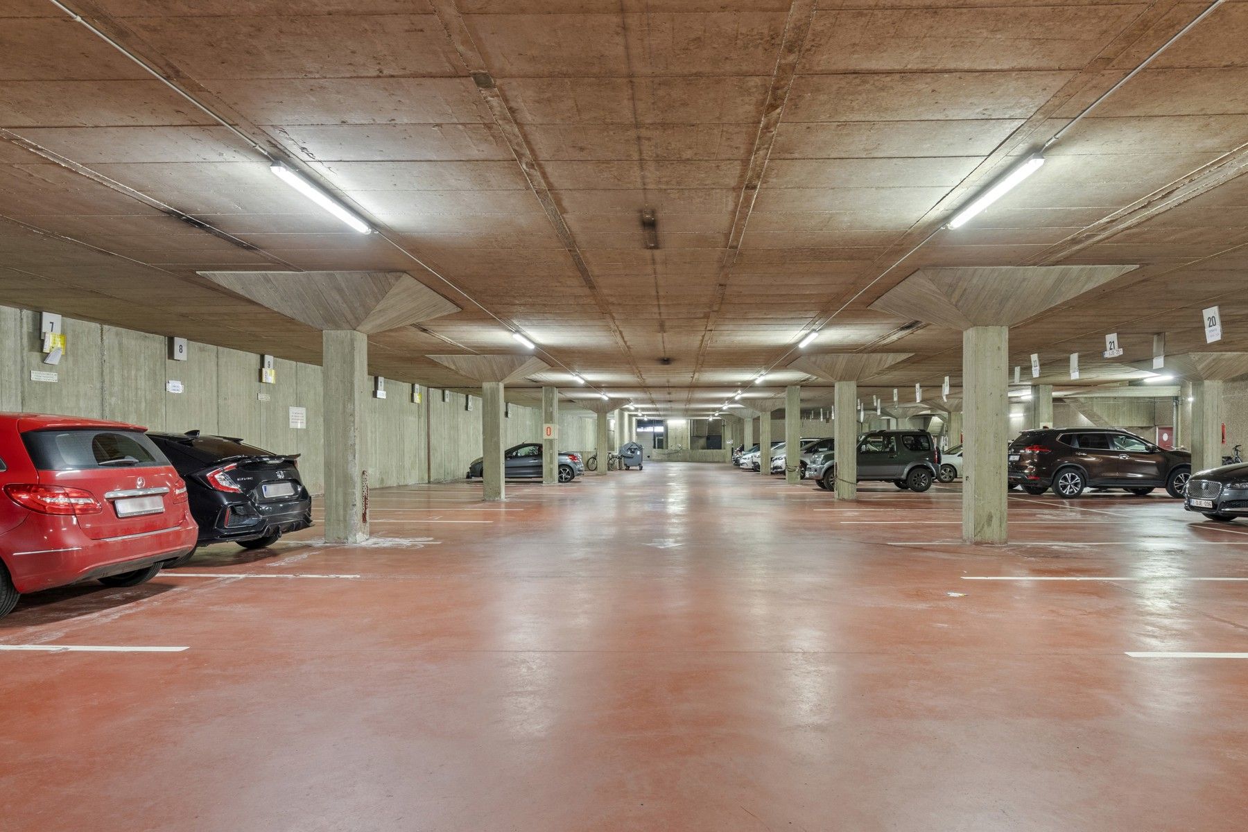 Investeer in 10 autostaanplaatsen in centrum Sint-Niklaas foto {{pictureIndex}}