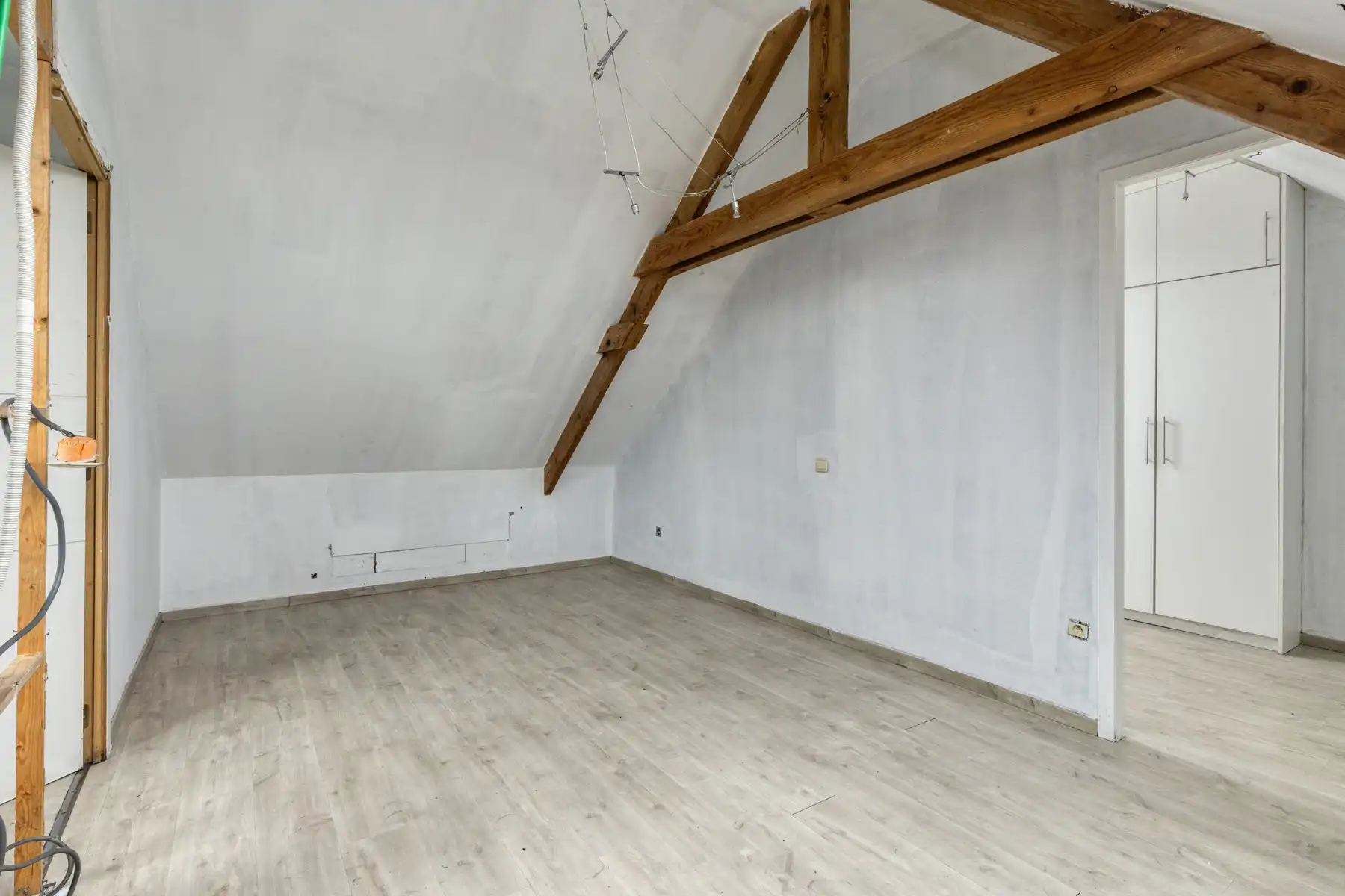 Ruime verder af te werken 2-gevel met 4 slaapkamers foto 21