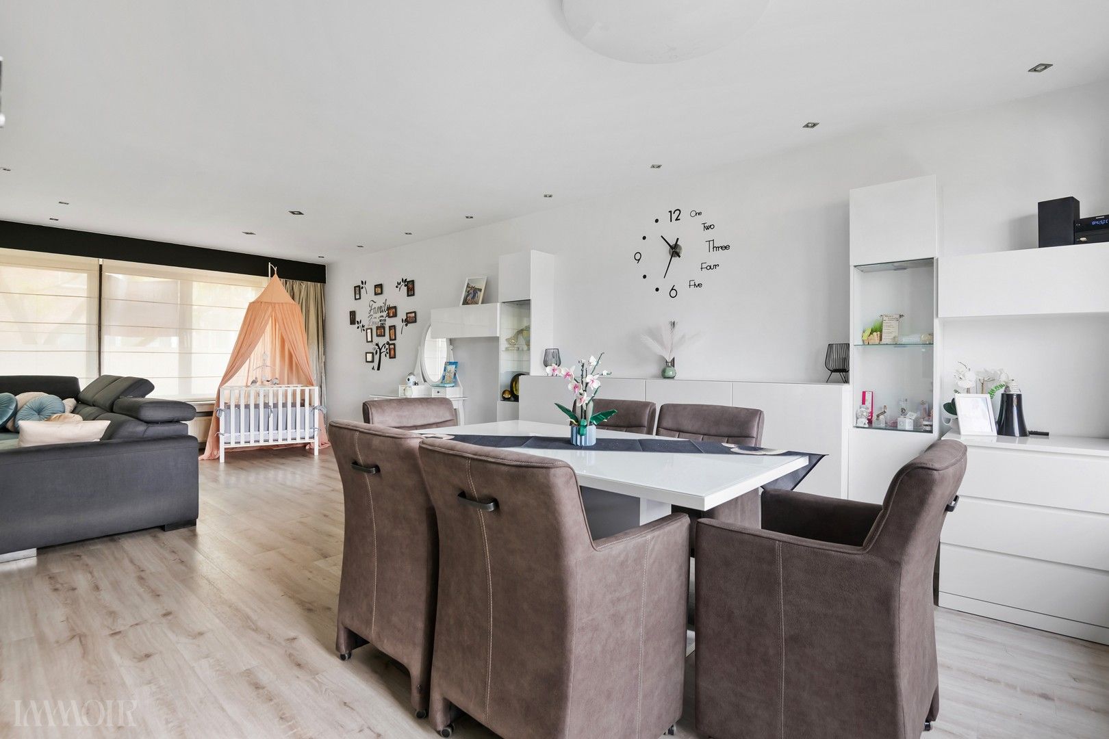 Instapklare bel-etage in centrum Brasschaat. foto 2