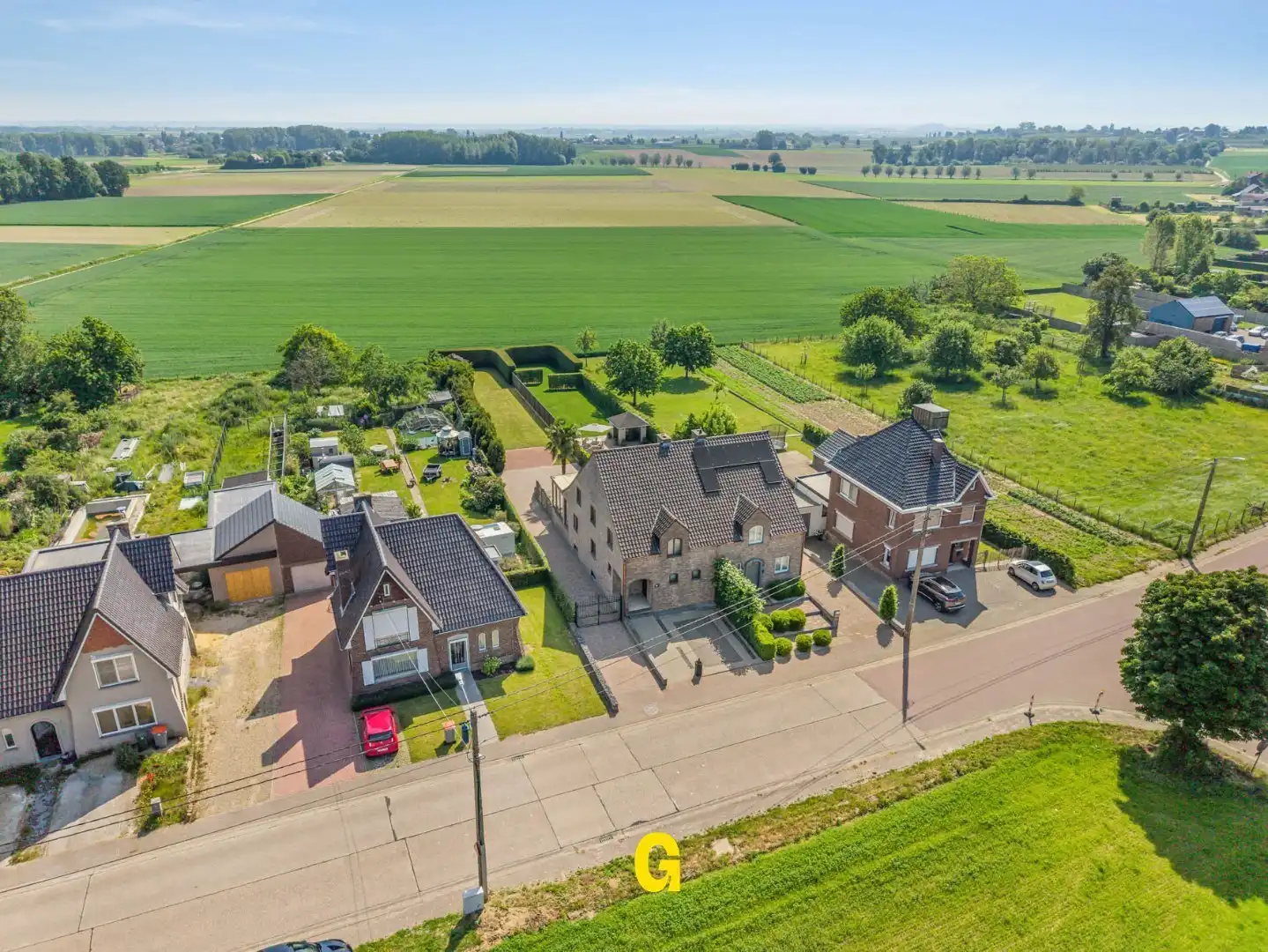 Degelijk gebouwde halfvrijstaande woning met tuin op 7a 68ca, met blijvend zicht op achterliggend groen foto 2