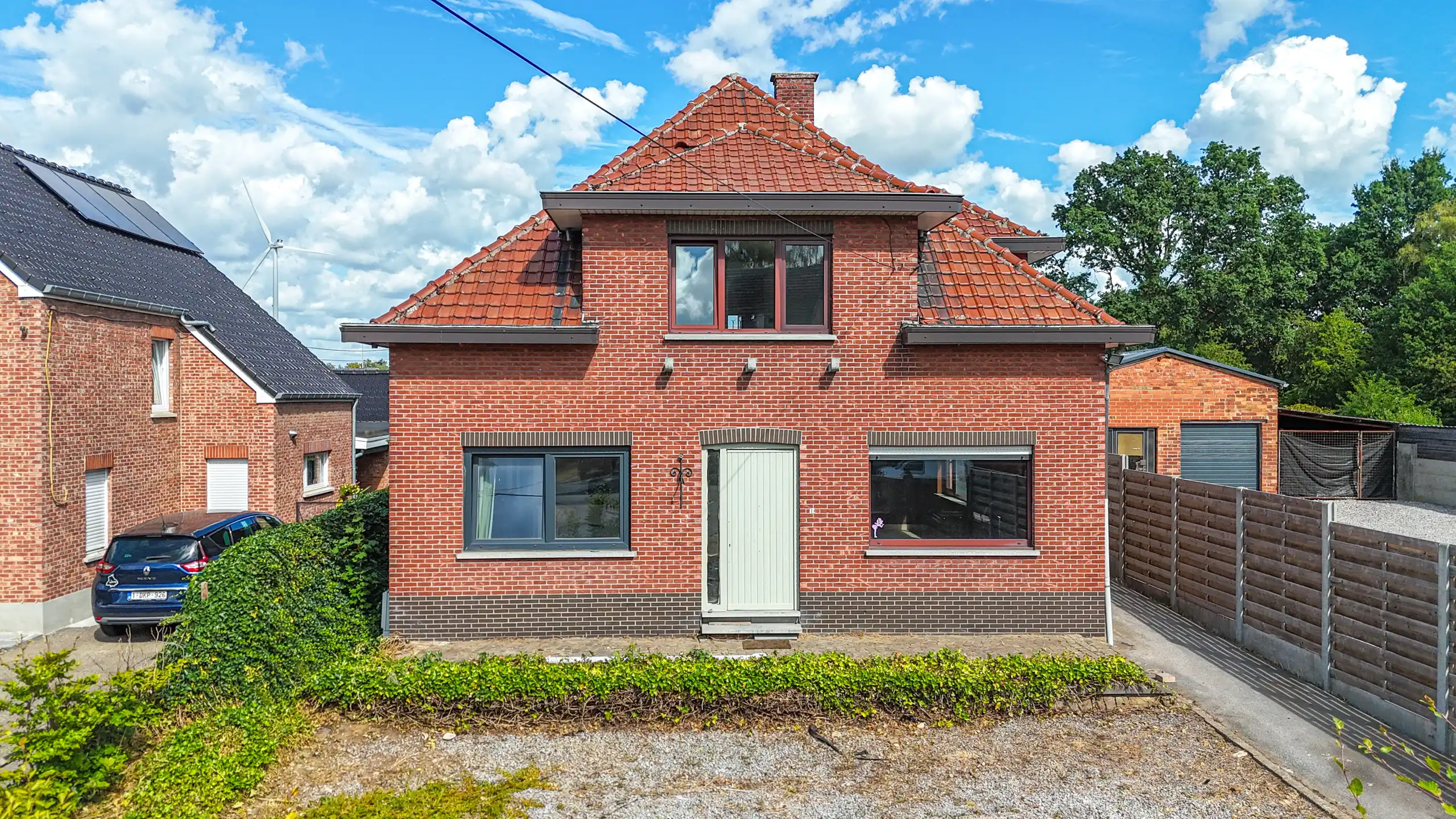 Open bebouwing met 4 slaapkamers op toplocatie! foto 3