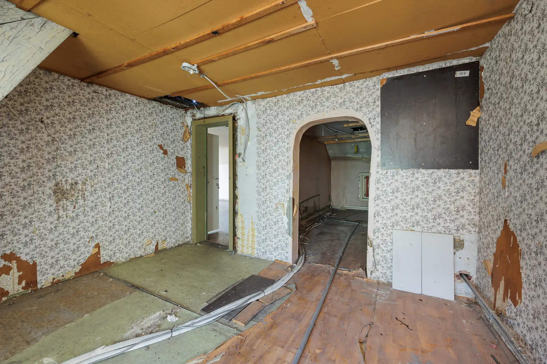 Te renoveren halfopen bebouwing: handel & appartement foto 22