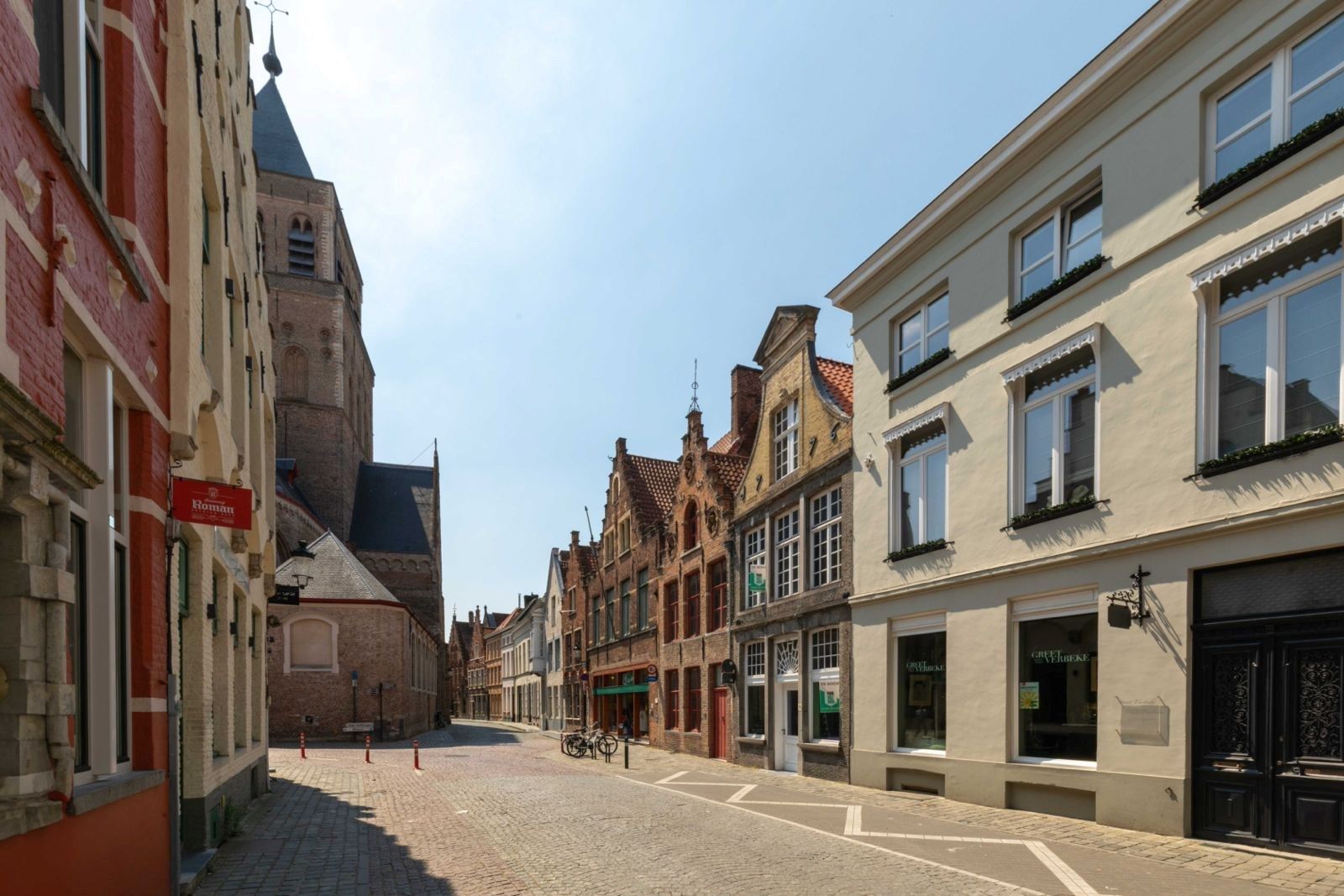 Grondig vernieuwde woning met horecazaak, vergunde B&B, ruime woonst en tuin met zicht op het water in hartje Brugge. foto 3