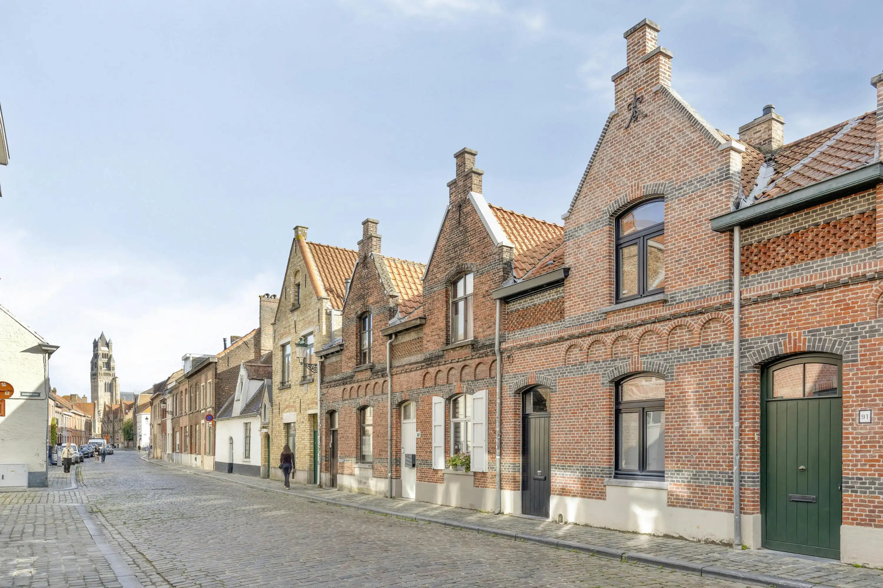 Instapklaar huis te koop met tuin en garage in Brugge foto 2