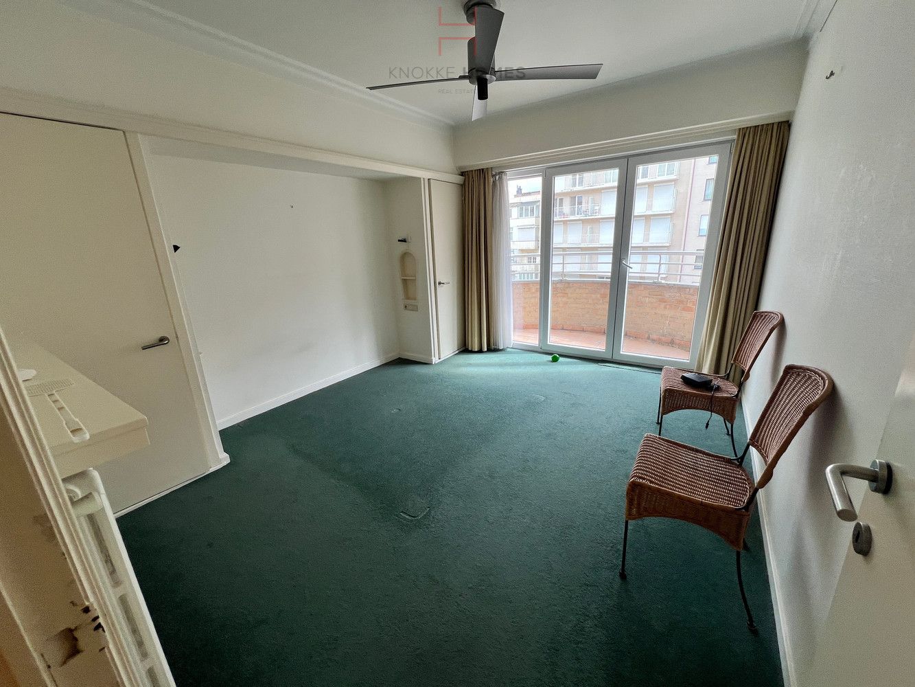 Bijzonder ruim instapklaar appartement op de zeedijk aan het Albertstrand foto 12