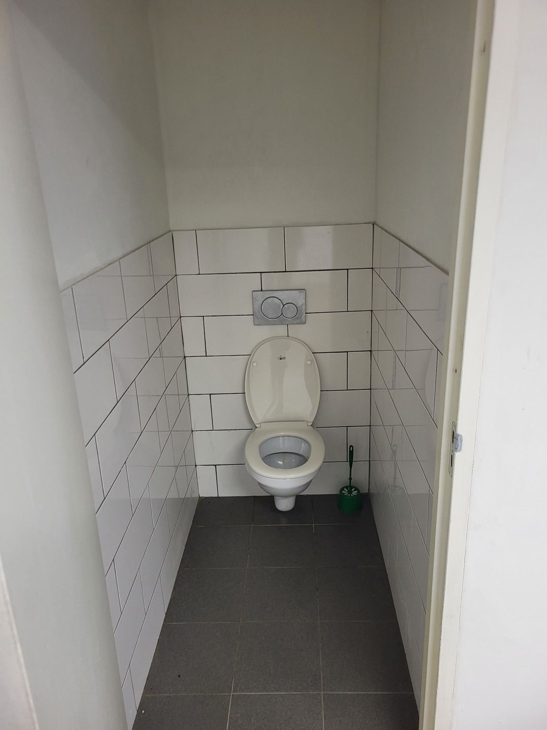 TE HUUR: BEDRIJFSHAL TE BILZEN foto 5