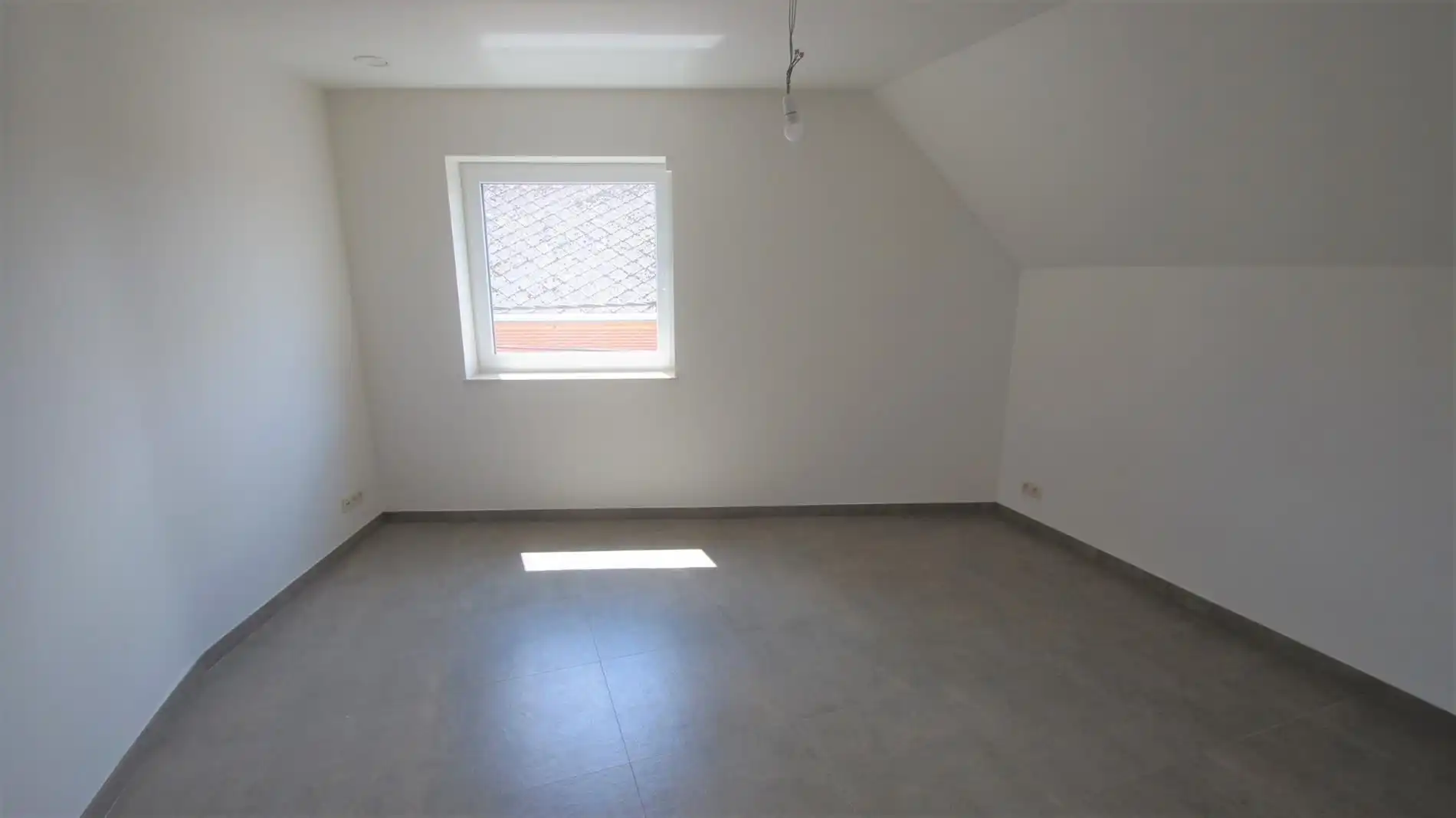 Energiezuinig duplexapp. met 2 slpks, terras en autostaanplaats foto 13