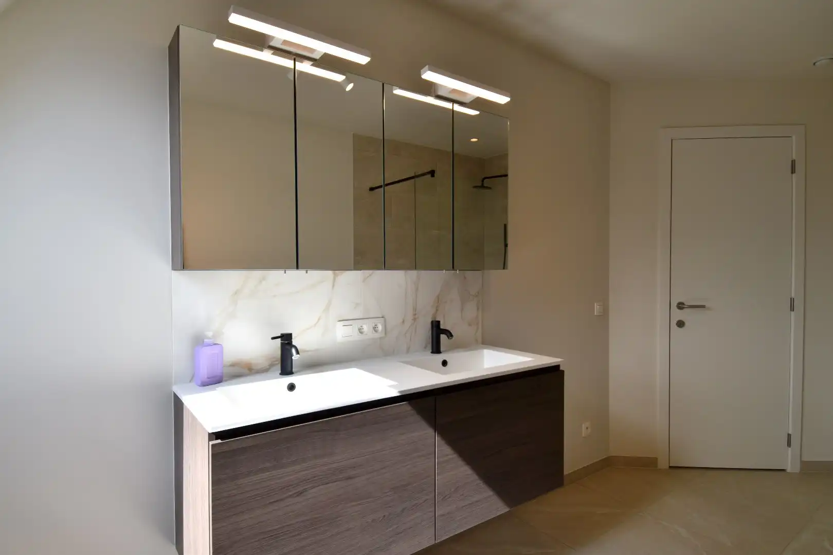 Penthouse (BJ 2021) met 2 slaapkamers, aparte dressing en zonnig terras te koop in Lendelede foto 11