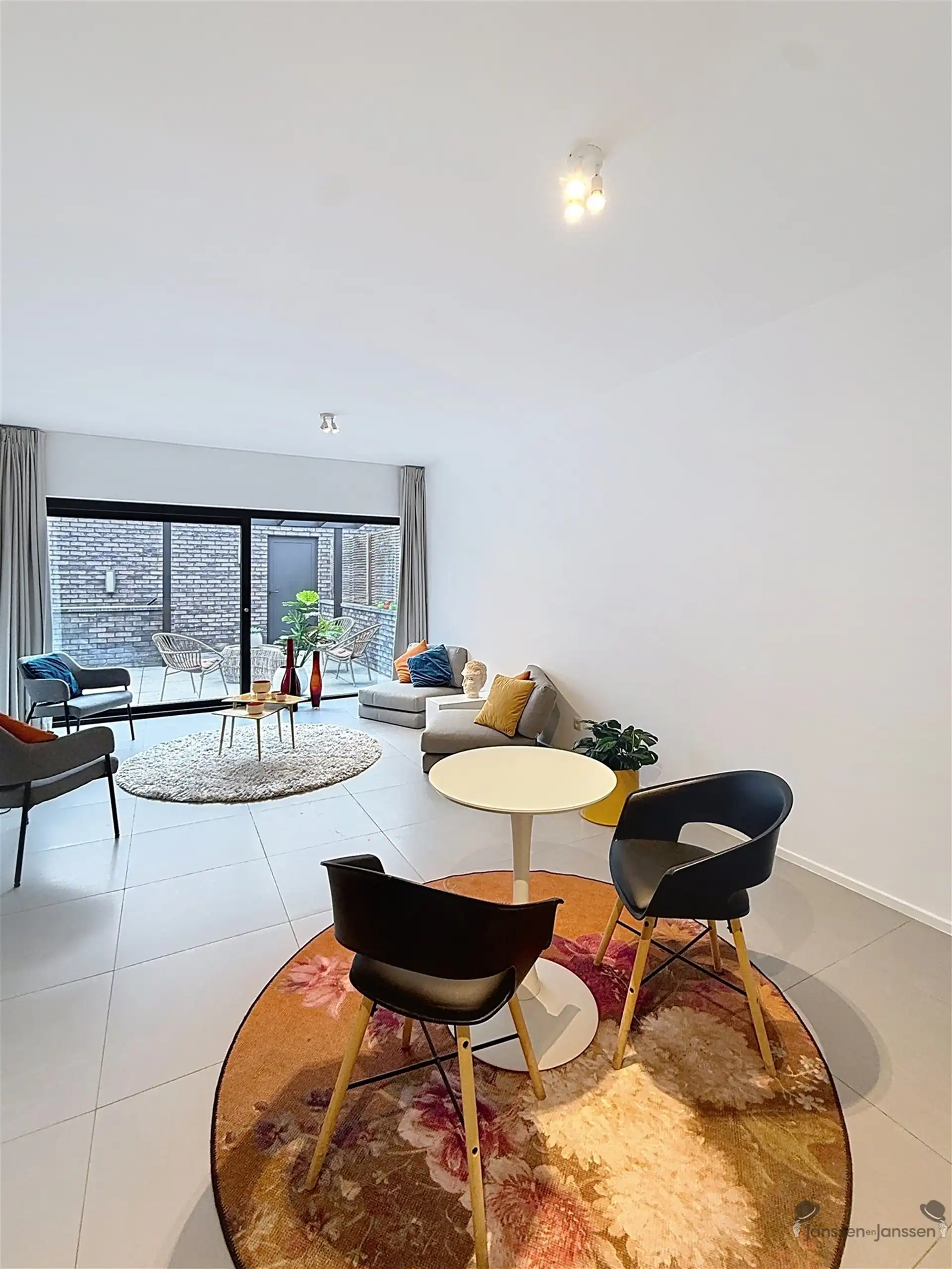 Verzorgd appartement met 2 slaapkamers, groot terras en ruime garage foto 4