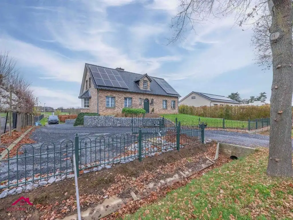 Verrassend ruime en gezellige, instapklare vrijstaande woning met paardenstal foto 3