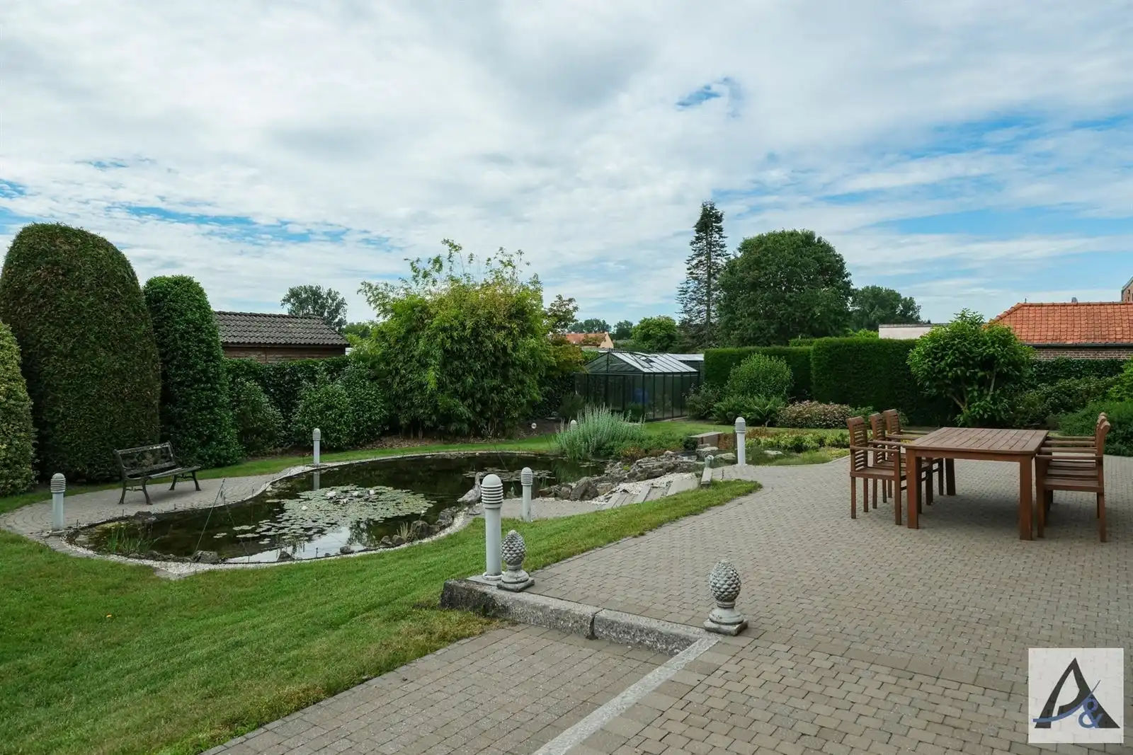 Exclusieve villa met ruime loods in hartje Munsterbilzen foto 10